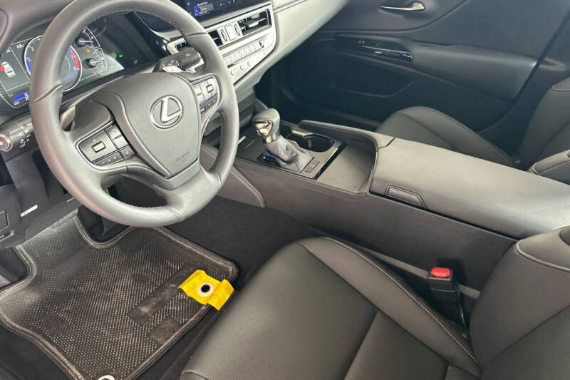 2025 Lexus ES 350