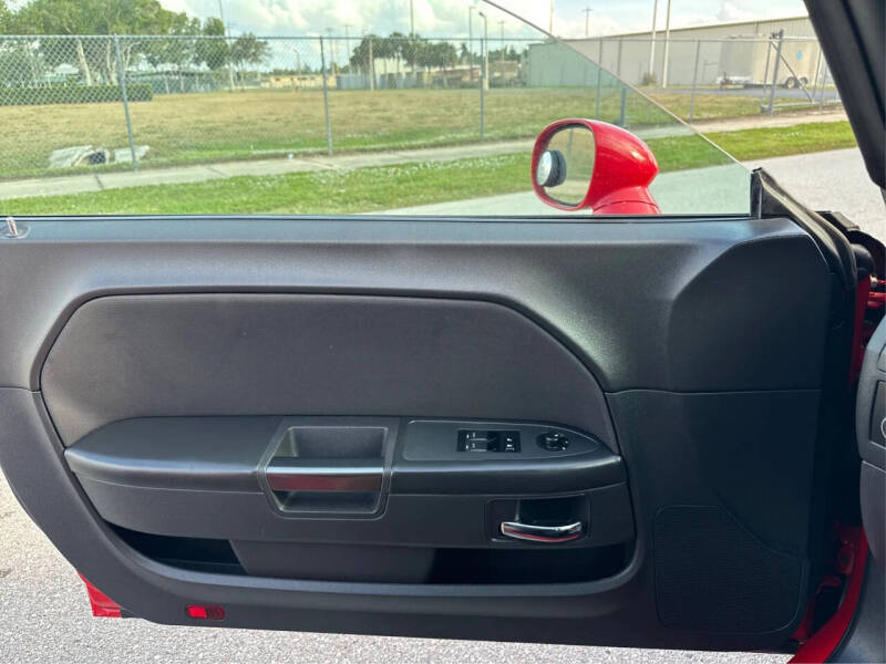 2014 Dodge Challenger SRT8 Core