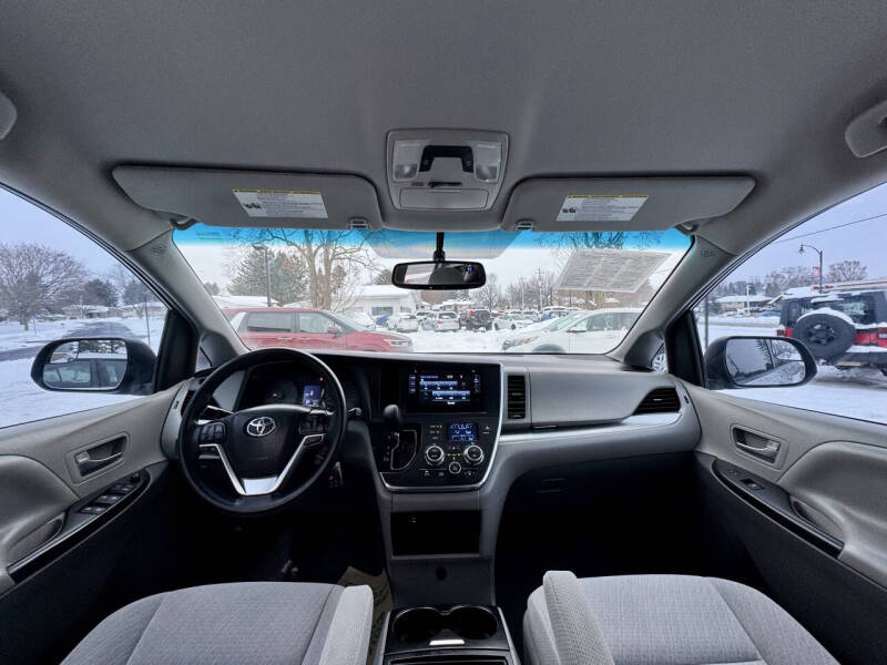 2015 Toyota Sienna LE 8-Passenger