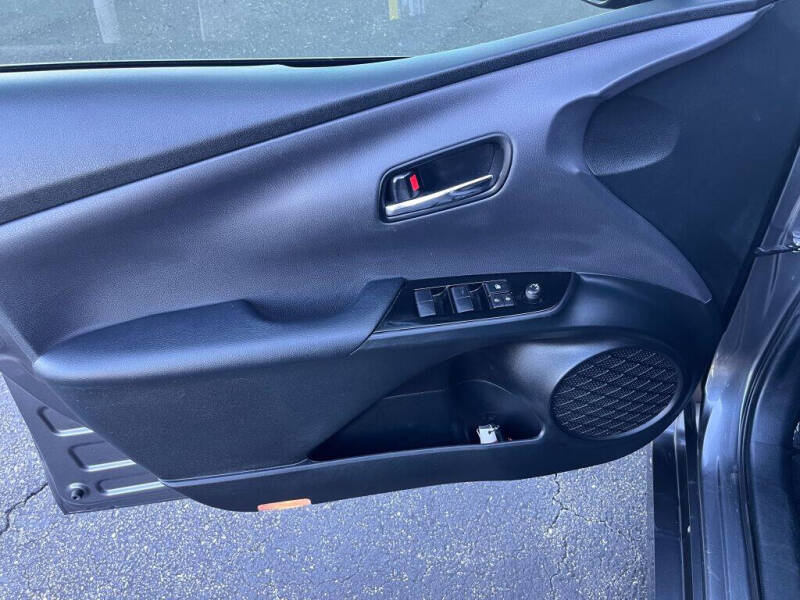 2022 Toyota Prius L Eco