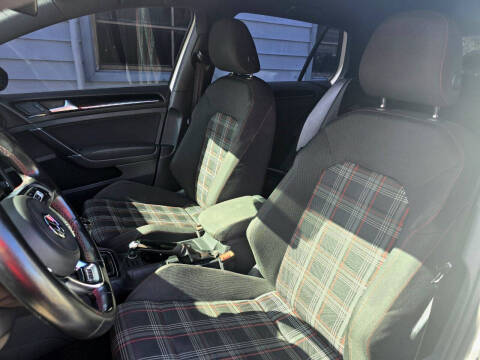 2017 Volkswagen Golf GTI Sport