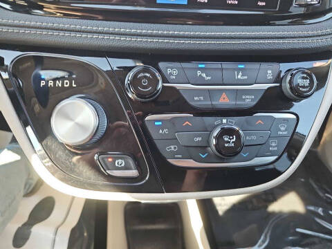 2022 Chrysler Pacifica Hybrid Touring L