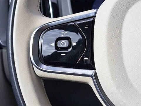 2024 Volvo XC60 B5 Core Dark Theme