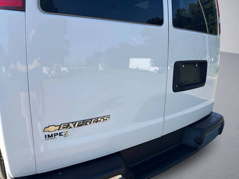 2025 Chevrolet Express LT 3500