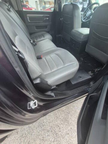 2016 RAM 1500 SLT