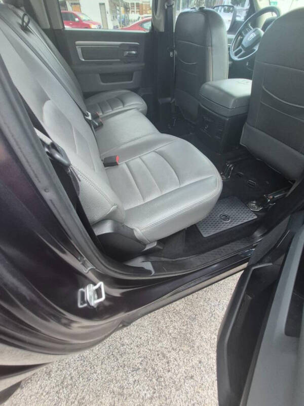2016 RAM 1500 SLT