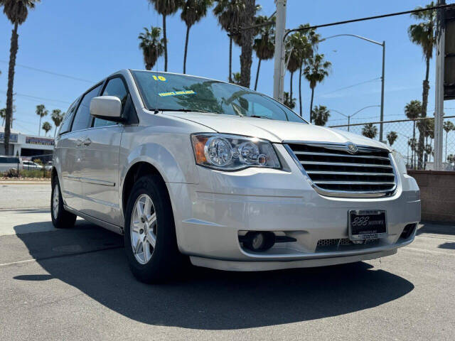 2010 Chrysler Town and Country Touring