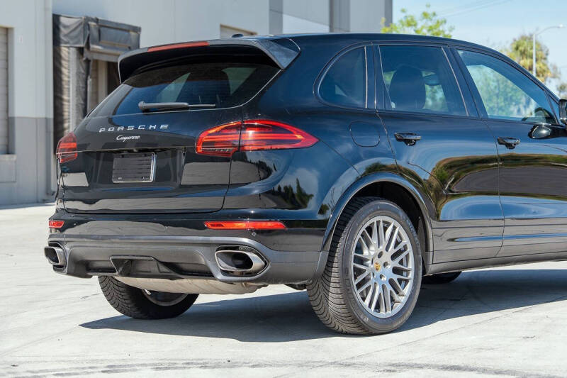 2017 Porsche Cayenne Platinum Edition