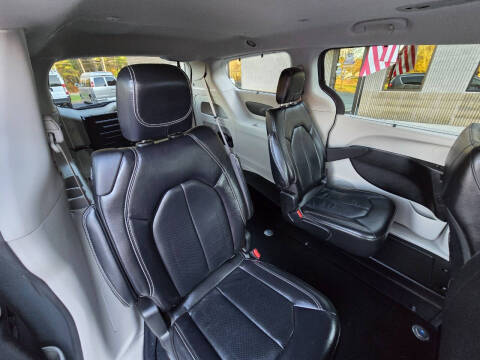 2022 Chrysler Pacifica Touring L