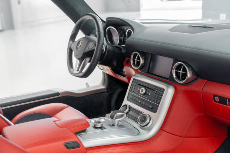 2012 Mercedes-Benz SLS AMG null photo 38