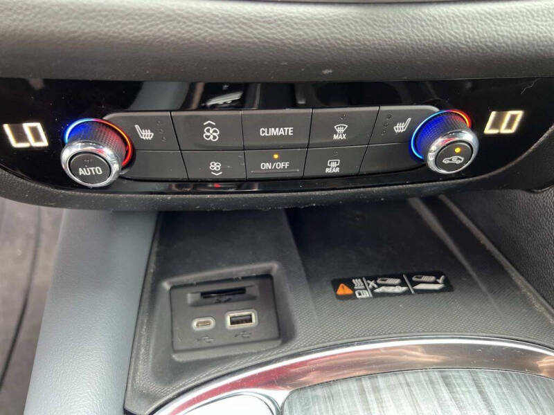 2024 Buick Enclave Essence
