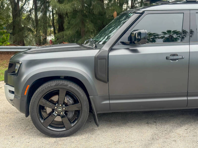 2023 Land Rover Defender 130 SE