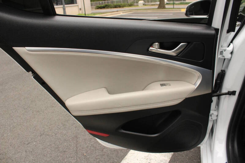 2023 Genesis G70