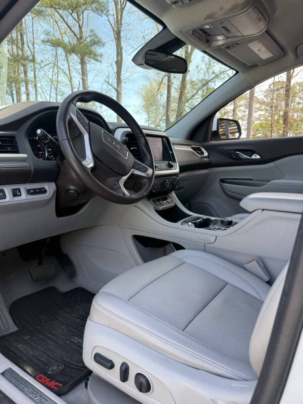 2022 GMC Acadia SLT