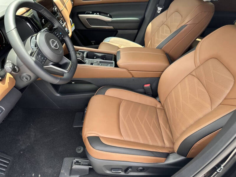 2025 Nissan Pathfinder Platinum