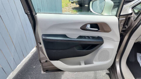 2017 Chrysler Pacifica Touring-L