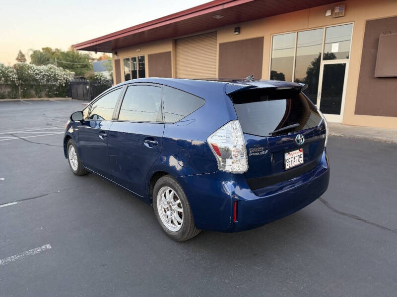 2013 Toyota Prius v Three