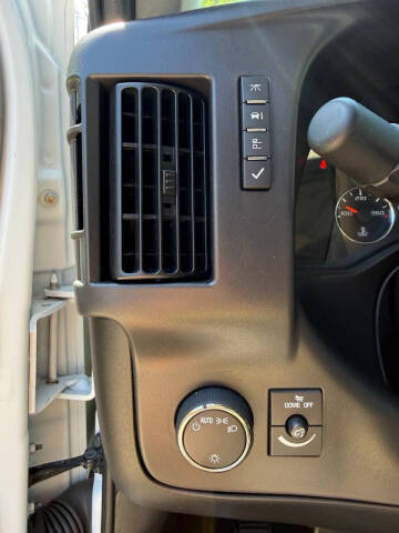 2025 Chevrolet Express LT 3500
