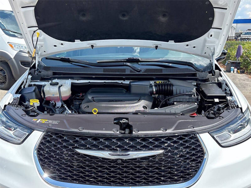 2025 Chrysler Pacifica Select