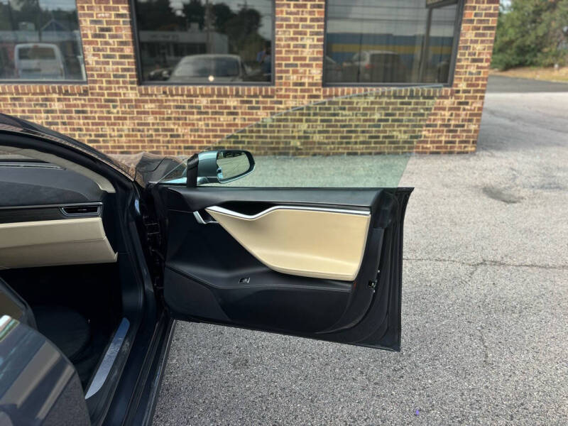 2016 Tesla Model S 70D