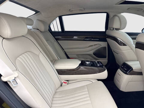 2019 Genesis G90