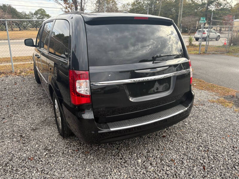 2015 Chrysler Town & Country Touring photo 12