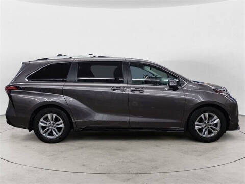 2022 Toyota Sienna Limited 7-Passenger