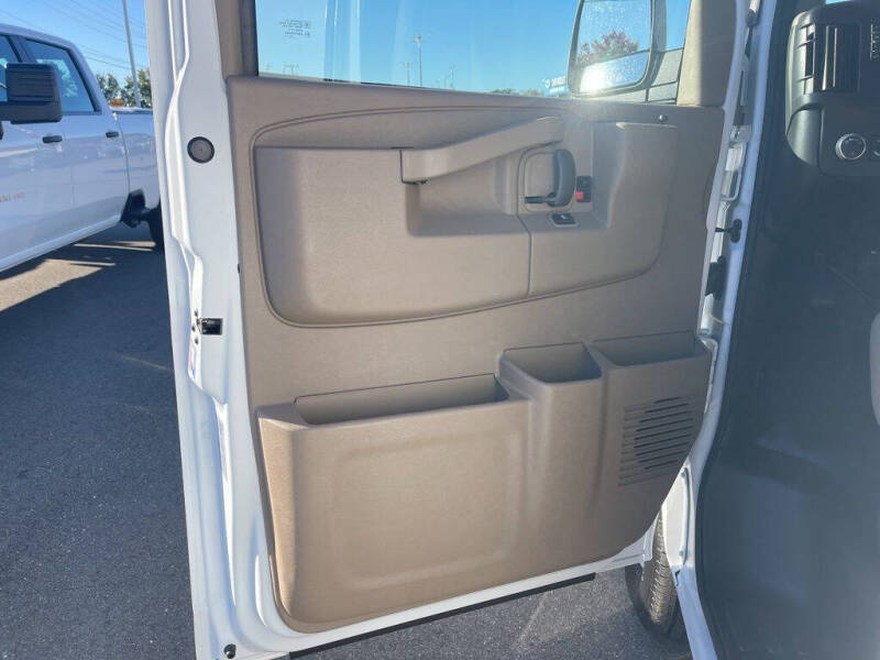 2025 Chevrolet Express 2500