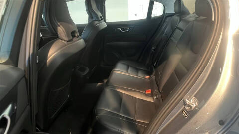 2021 Volvo S60 T5 Momentum