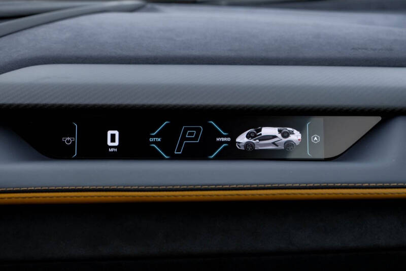 2025 Lamborghini Revuelto