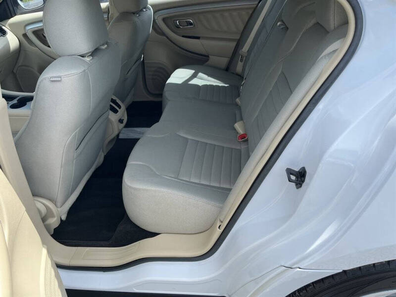 2018 Ford Taurus SE