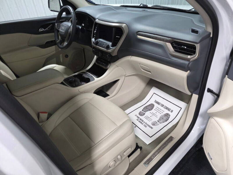 2023 GMC Acadia Denali