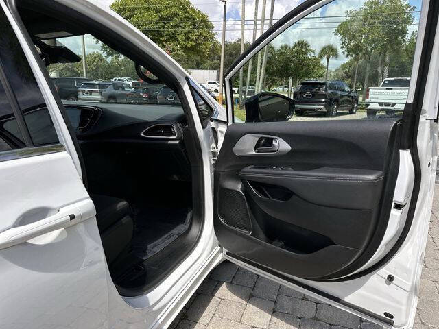 2024 Chrysler Pacifica Touring