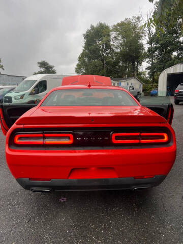 2017 Dodge Challenger SXT Plus
