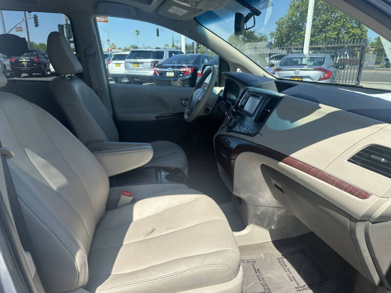 2014 Toyota Sienna XLE 7-Passenger