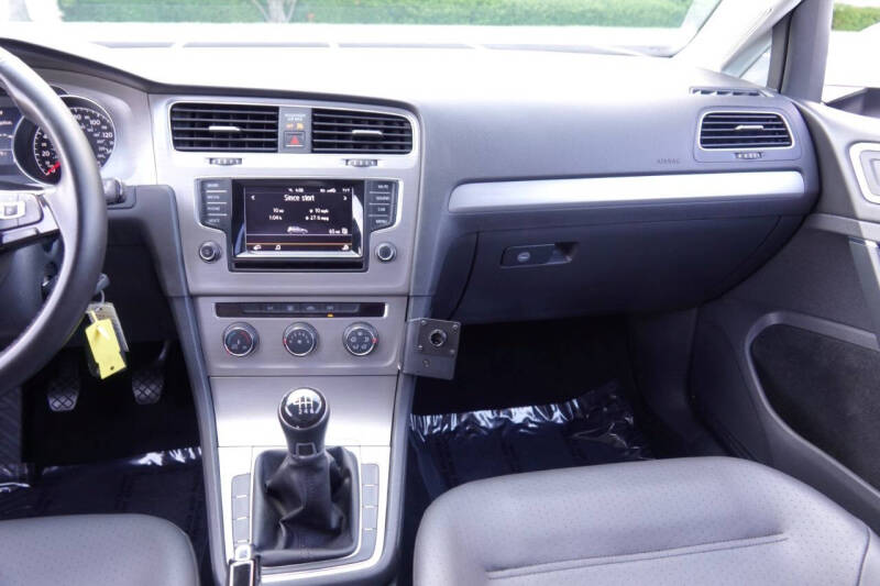 2015 Volkswagen Golf TDI SE