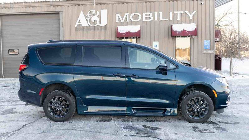 2022 Chrysler Pacifica Touring