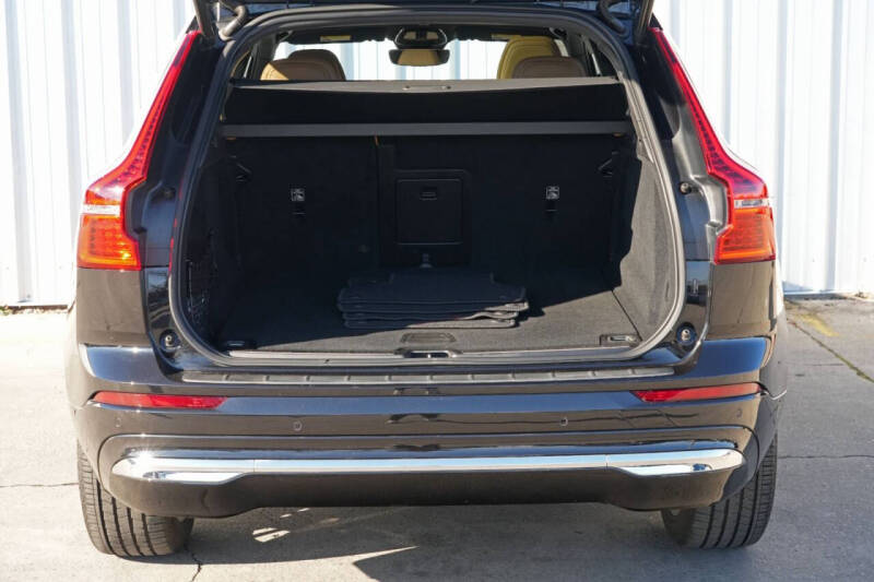2023 Volvo XC60 B5 Ultimate Bright Theme