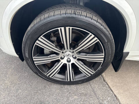 2024 Volvo XC90 Recharge T8 Ultimate Bright Theme 7P