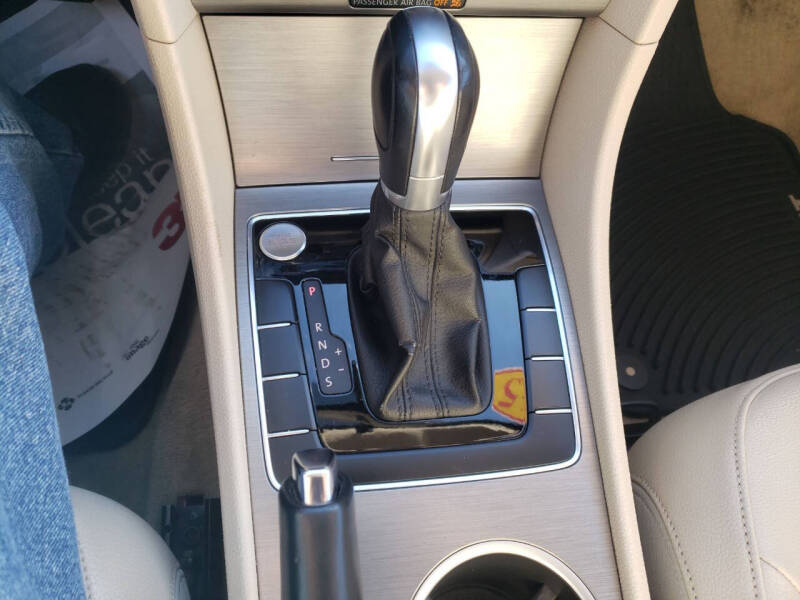 2015 Volkswagen Passat 1.8T SE