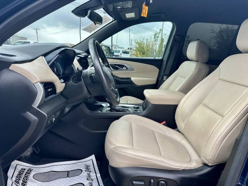 2022 Chevrolet Traverse LT Leather