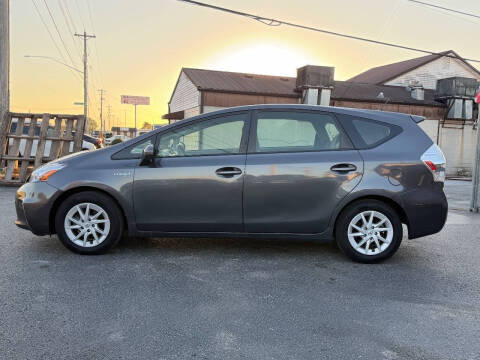 2014 Toyota Prius v Five