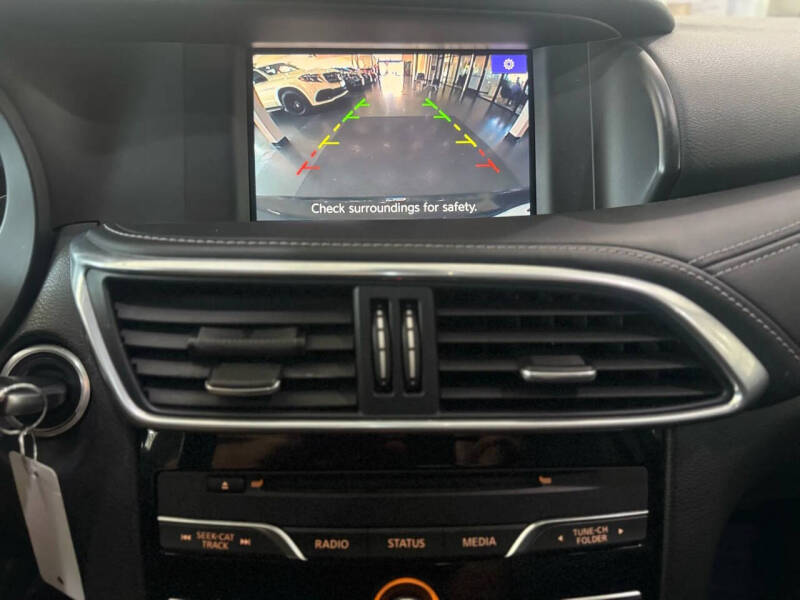 2017 Infiniti QX30 Premium