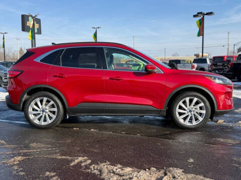 2022 Ford Escape Hybrid Titanium