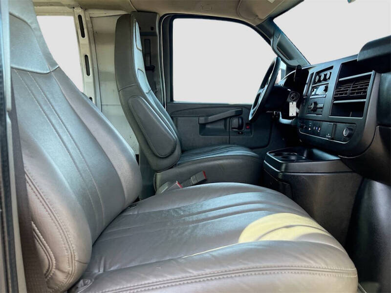 2022 GMC Savana 2500