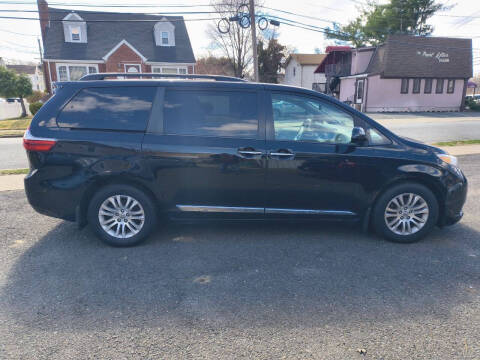 2017 Toyota Sienna XLE 8-Passenger