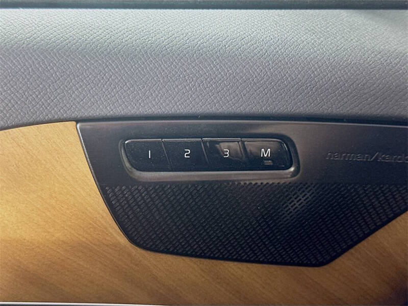 2023 Volvo XC90 B5 Plus Bright Theme