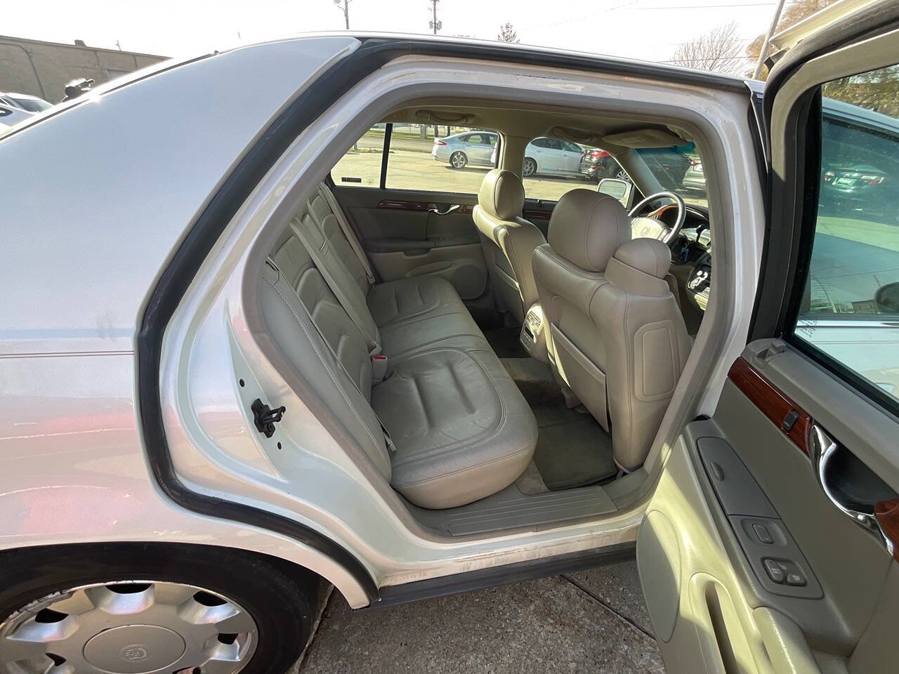 2000 Cadillac DeVille for sale at Auto Connection in Waterloo, IA