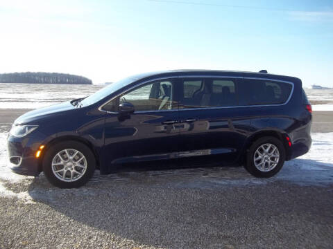 2020 Chrysler Pacifica for sale at Howe's Auto Sales in Grelton OH