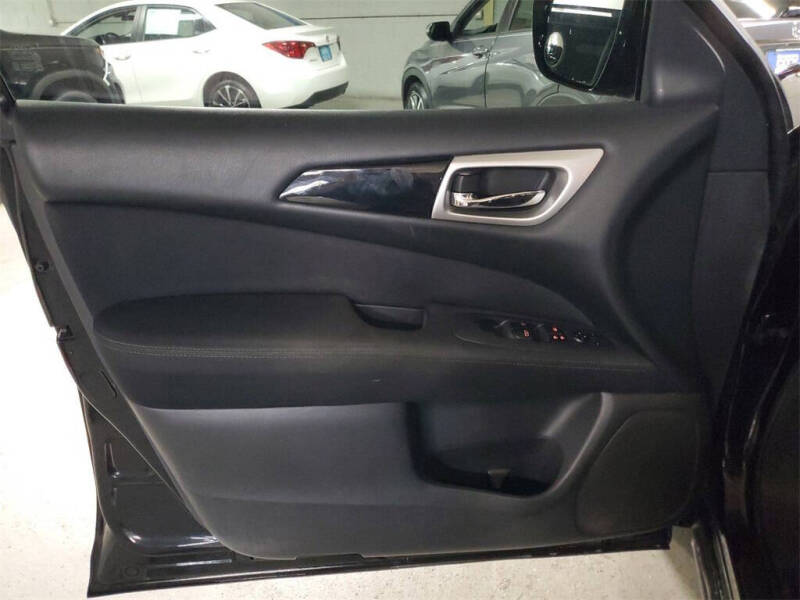 2017 Nissan Pathfinder SV